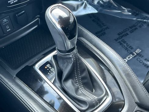 Used 2017 Nissan Rogue SL image 27