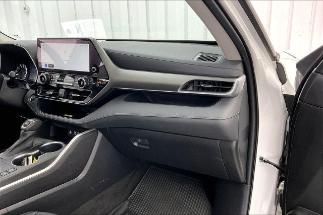 Used 2023 Toyota Highlander XLE AWD/4WD image 18