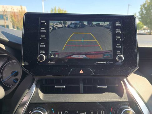 Used 2021 Toyota Venza XLE image 28