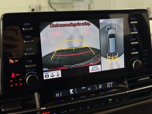 Used 2024 Toyota Sienna Platinum image 21