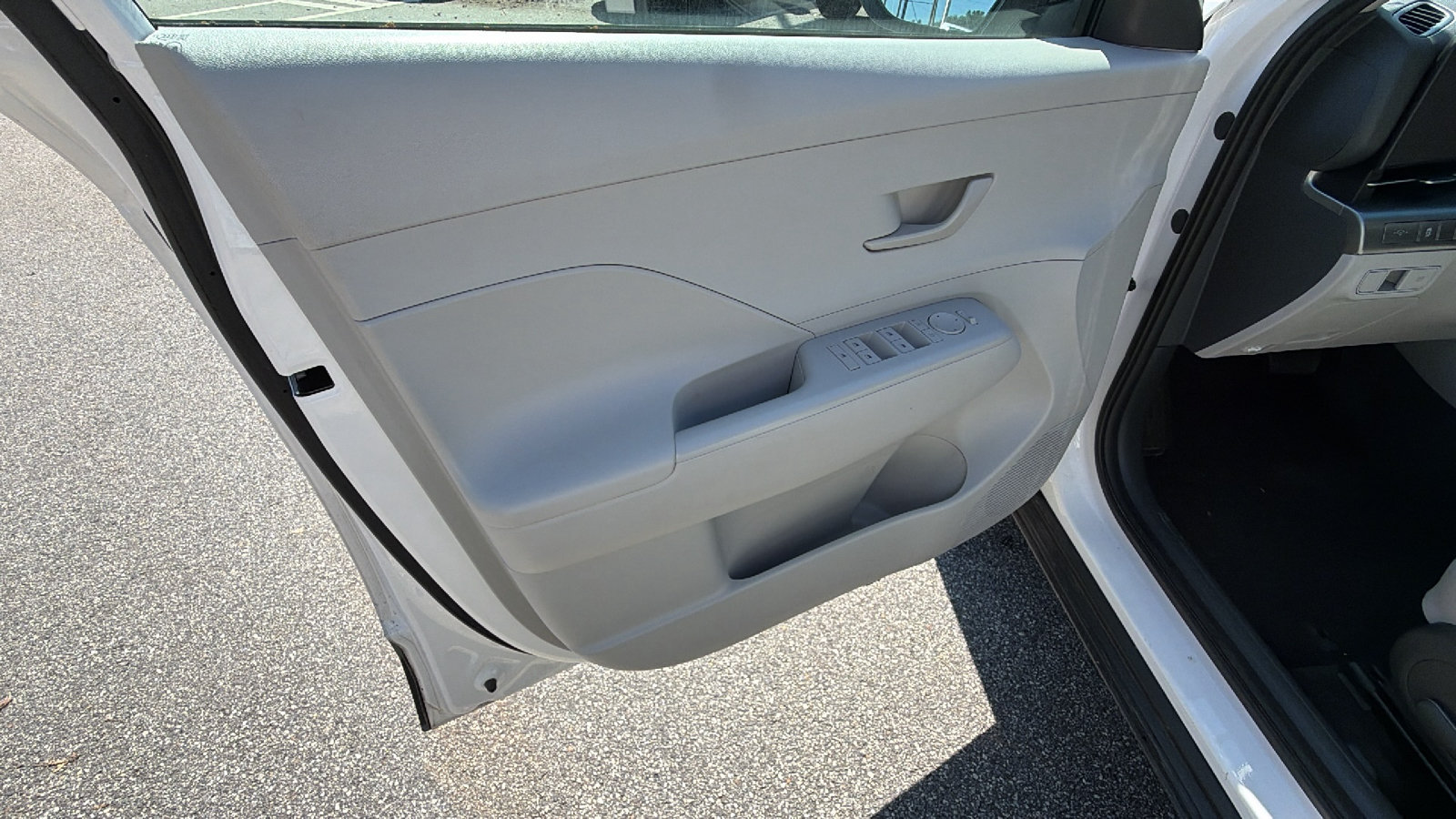 Used 2025 Hyundai Kona SEL AWD/4WD image 14