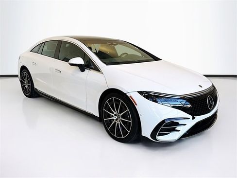 Used 2022 Mercedes-Benz EQS 580 4MATIC Sedan image 3