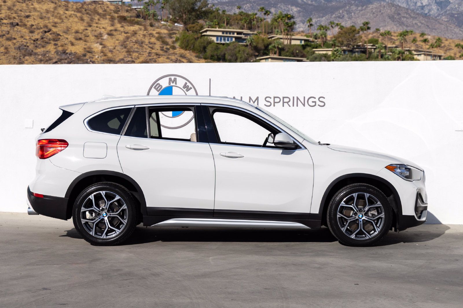 Used 2021 BMW X1 xDrive28i AWD/4WD image 6