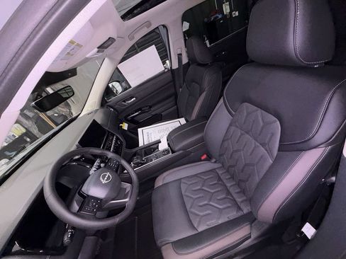 New 2026 Nissan Pathfinder Platinum image 11