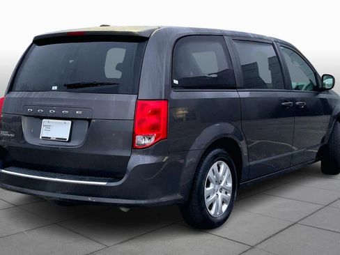 Used 2018 Dodge Grand Caravan SE w/ UConnect Hands-Free Group image 12