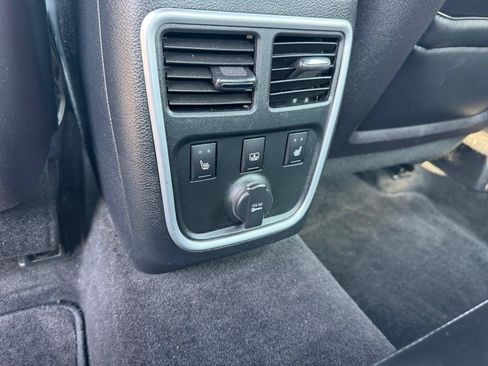 Used 2012 Chrysler 300 C AWD/4WD image 8