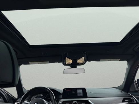 Used 2018 BMW M550i xDrive image 23