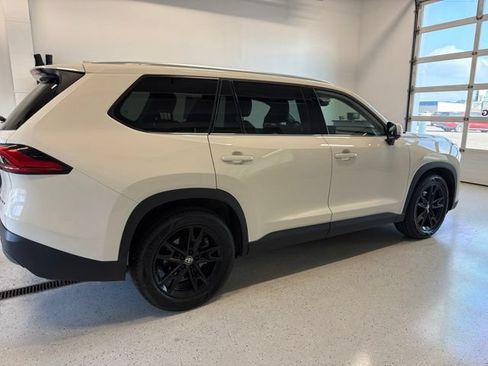 Used 2024 Toyota Grand Highlander AWD image 9