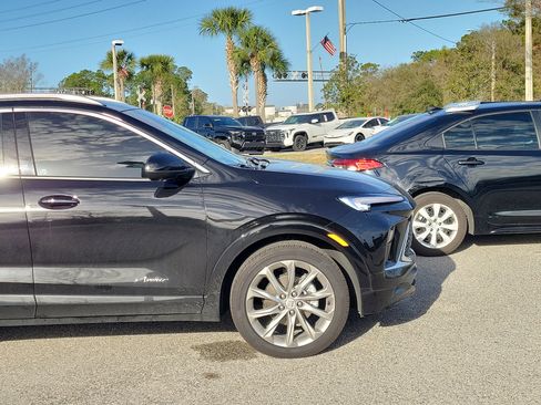 Used 2025 Buick Encore GX Avenir w/ Avenir Technology Package image 10