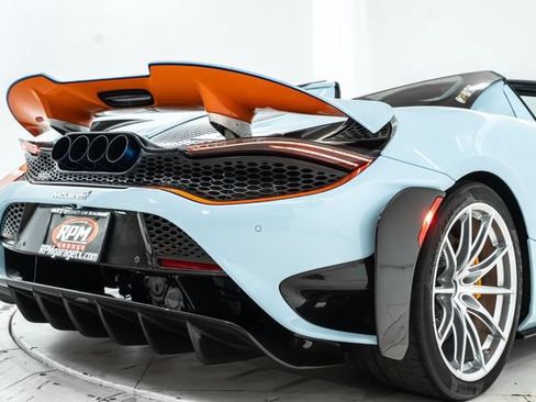 Used 2022 McLaren 765LT RWD image 19