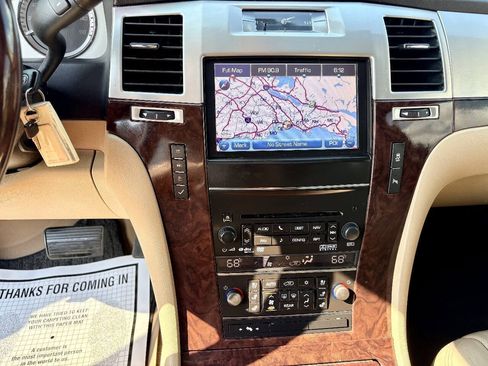 Used 2014 Cadillac Escalade Luxury AWD/4WD image 14