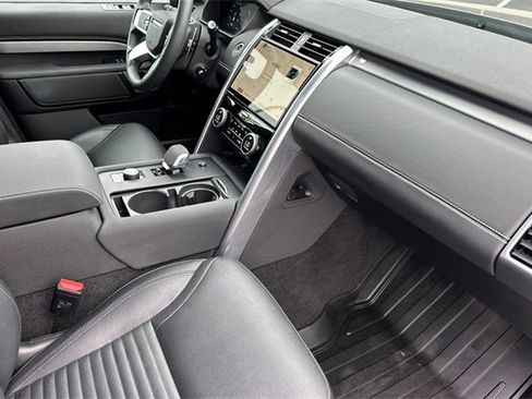 Certified 2024 Land Rover Discovery Dynamic SE image 15