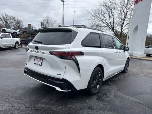 New 2026 Toyota Sienna XSE image 5