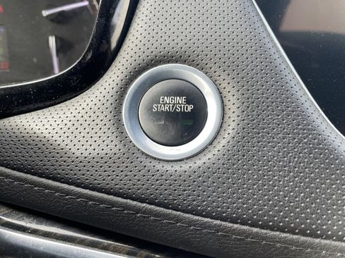 Used 2019 Cadillac XT5 Base image 32