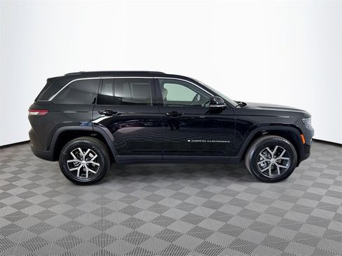 New 2025 Jeep Grand Cherokee Limited w/ Luxury Tech Group II image 8