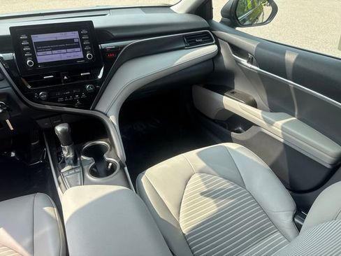 Used 2024 Toyota Camry SE image 26
