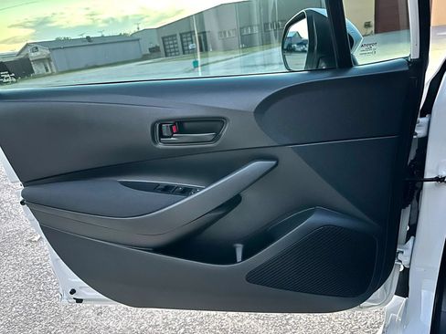 Used 2022 Toyota Corolla LE FWD image 26