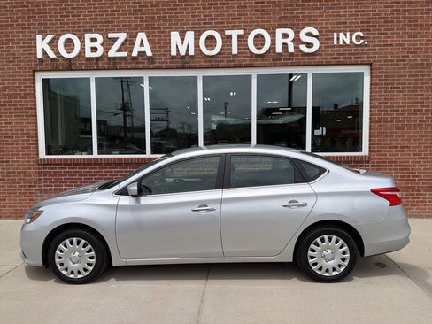 Used 2016 Nissan Sentra S FWD image 2