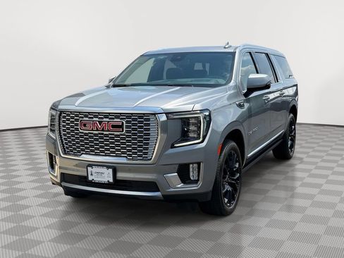 Used 2023 GMC Yukon XL Denali w/ Max Trailering Package AWD/4WD image 3