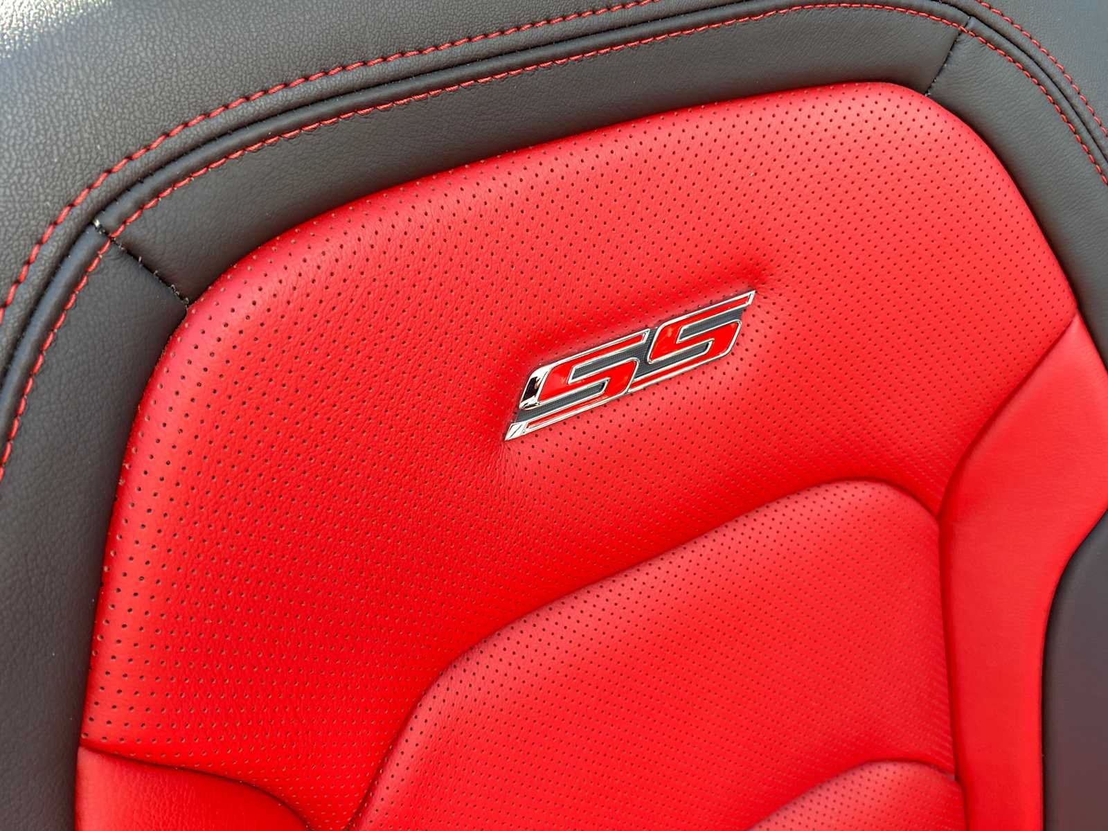 Used 2022 Chevrolet Camaro SS RWD image 28