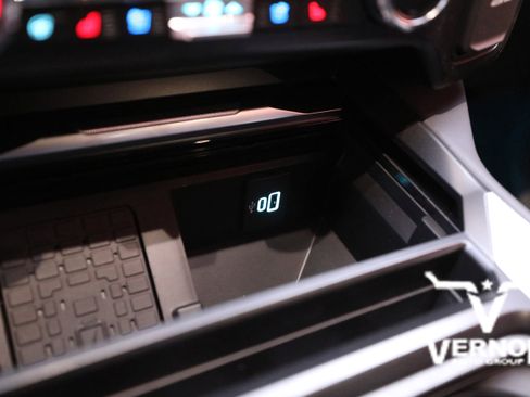 New 2026 Ford F250 Platinum w/ Tremor Off-Road Package image 24