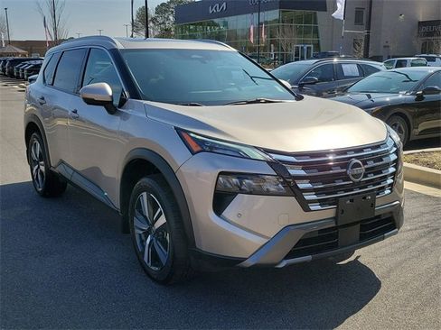 Used 2024 Nissan Rogue SL w/ SL Premium Package image 3