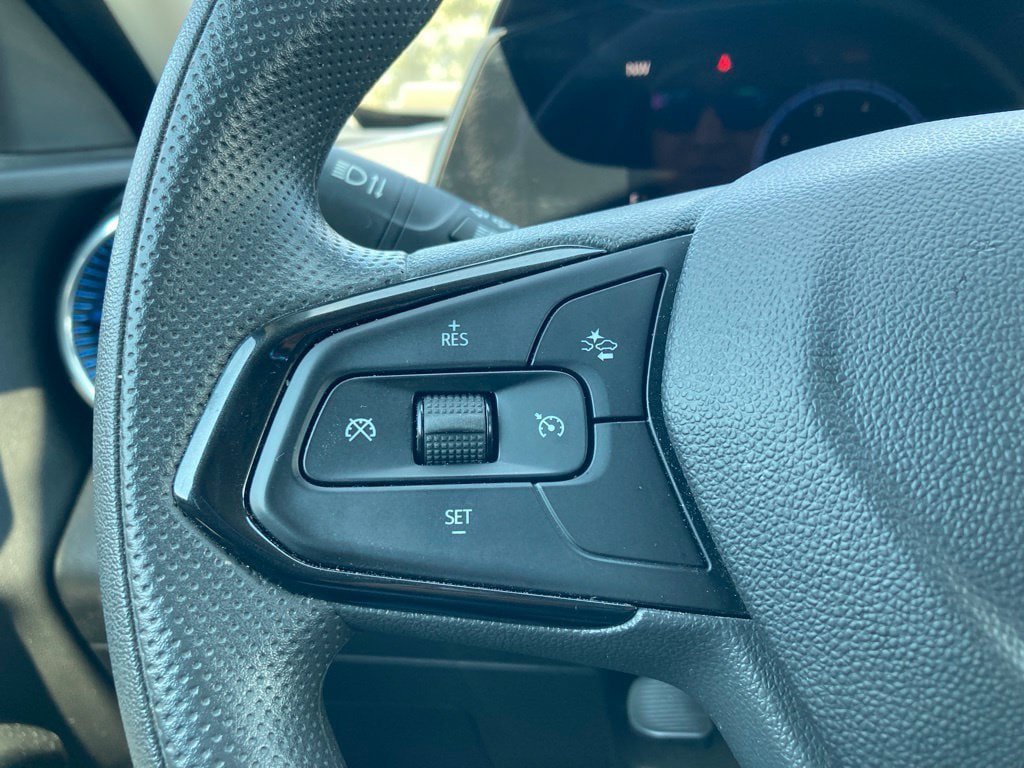 Used 2025 Chevrolet Trax LT FWD image 14