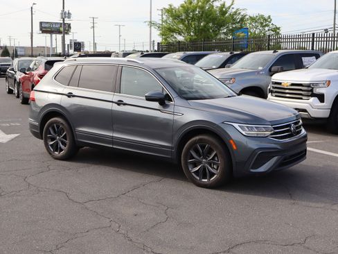 Used 2022 Volkswagen Tiguan SE image 14