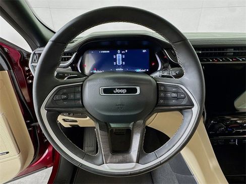 Used 2023 Jeep Grand Cherokee Limited w/ Luxury Tech Group II image 9