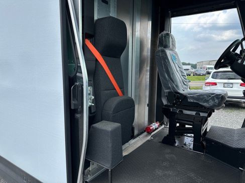 Used 2024 Chevrolet Brightdrop 400 w/ Commercial Equipment Package AWD/4WD image 24