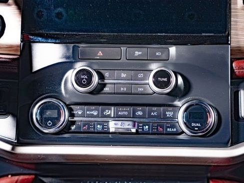 Used 2022 Ford Expedition Max Limited image 18