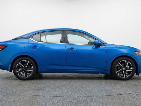 Used 2025 Nissan Sentra SV image 11