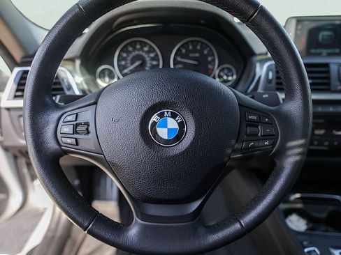 Used 2018 BMW 320i xDrive Sedan AWD/4WD image 15
