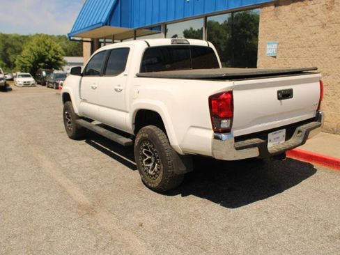 Used 2018 Toyota Tacoma SR5 RWD image 5