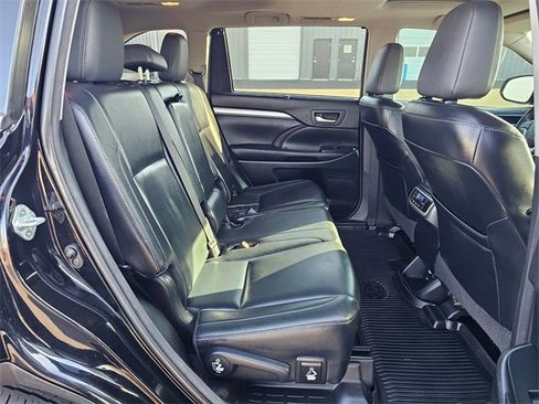 Used 2016 Toyota Highlander XLE image 14