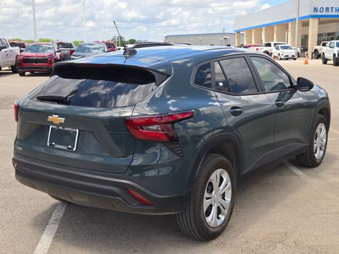 Used 2026 Chevrolet Trax LS FWD image 3