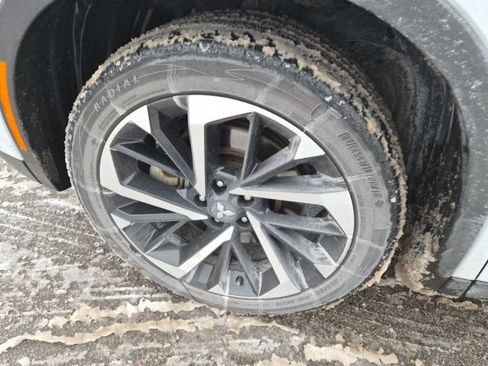 Used 2024 Mitsubishi Outlander SE image 9