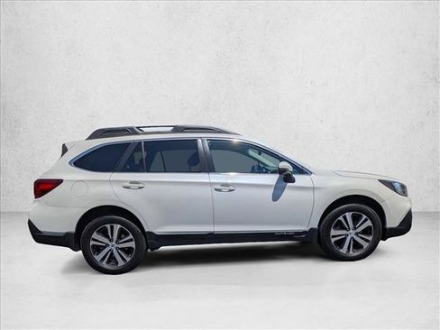 Used 2018 Subaru Outback 2.5i Limited AWD/4WD image 4