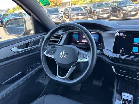 Used 2026 Volkswagen Atlas Cross Sport SE FWD image 38