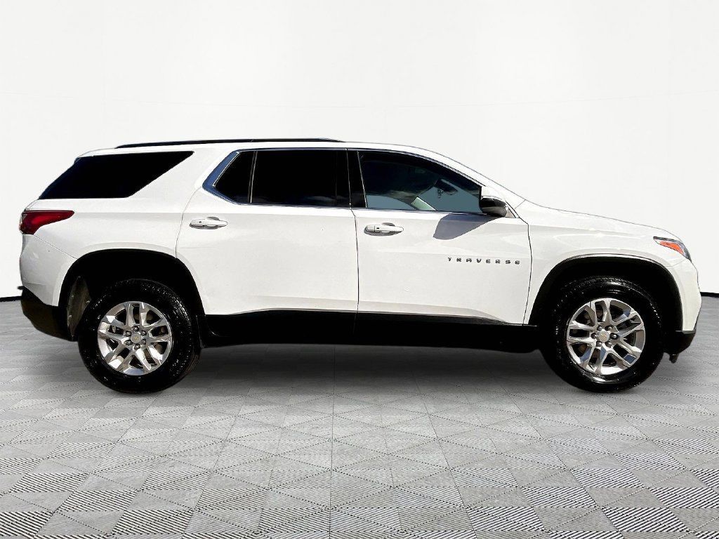 Used 2021 Chevrolet Traverse LT w/ LPO, Floor Liner Package FWD image 5