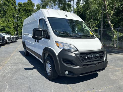 Used 2025 RAM ProMaster 2500 w/ Convenience Group FWD image 2