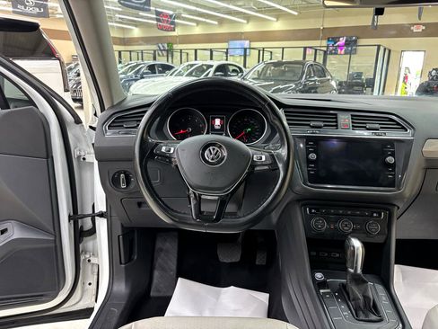 Used 2018 Volkswagen Tiguan SEL image 18