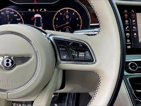 Used 2022 Bentley Flying Spur V8 image 12