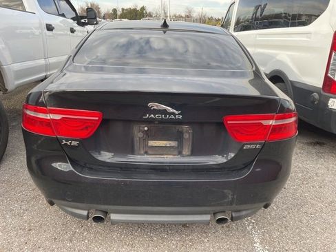 Used 2017 Jaguar XE image 7