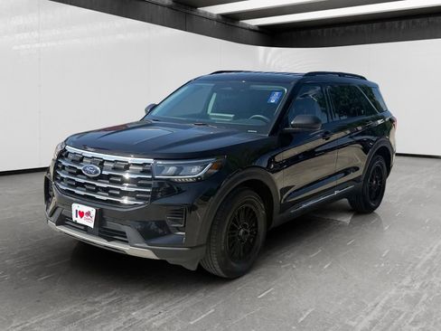 Used 2025 Ford Explorer Active RWD image 1