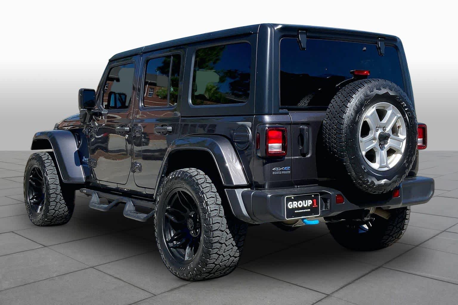 Used 2024 Jeep Wrangler Unlimited w/ Convenience Group AWD/4WD image 12
