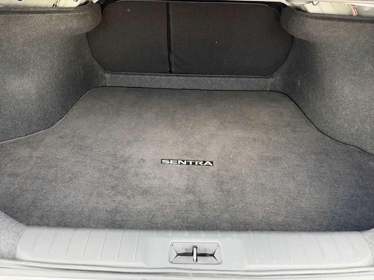 Certified 2025 Nissan Sentra SR FWD image 10