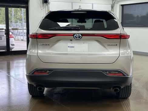 Used 2021 Toyota Venza LE w/ Carpet Mat Package (TMS) AWD/4WD image 6