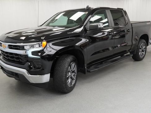 Used 2023 Chevrolet Silverado 1500 LT AWD/4WD image 4