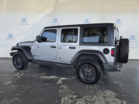 Used 2021 Jeep Wrangler Unlimited Sport image 4